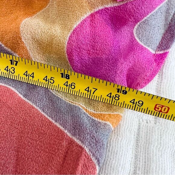 VTG Y2K Retro 100% Silk Abstract Print Top Flutter Sleeves Wavy Hem Size… - Picture 10 of 11